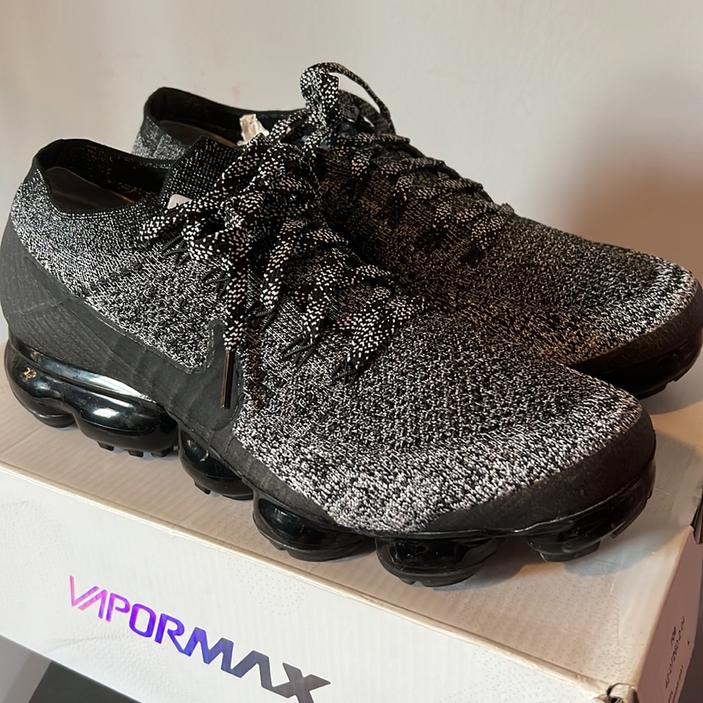 Nike air vapormax Flyknit Men 9.5